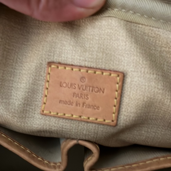 Brown Louis Vuitton bag 1 exterior pocket 4 interior pockets well conditioned - Picture 6 of 10